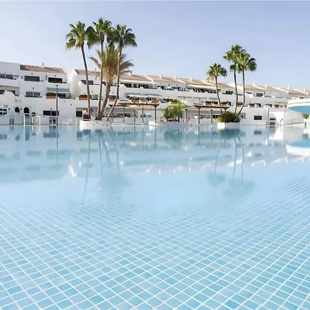 Costa Serena 아파트